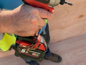 StealthMounts - Bithalter für Milwaukee M18 Geräte  Rot (2er Set) (BH-MW18-RED-2)