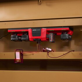 Milwaukee - M12-18  Mehrfach-Ladegerät mit Leuchte (M12-18 GBC4) (4933493863)