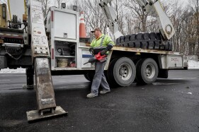 Milwaukee - ONE KEY Akku-Schlagschrauber D-Griff 1" Vierkant Sprengring (M18 ONEFHIWF1D)