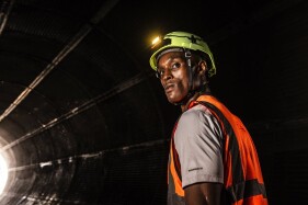 Milwaukee - Akku- Helmlampe (L4BOLTHL-301) (4933479902)...